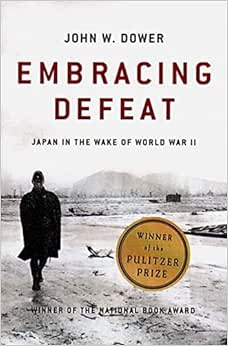 Capa do livro Embracing Defeat: Japan in the Wake of World War II